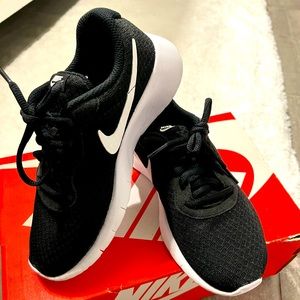 Kids Nike Tanjun size 2